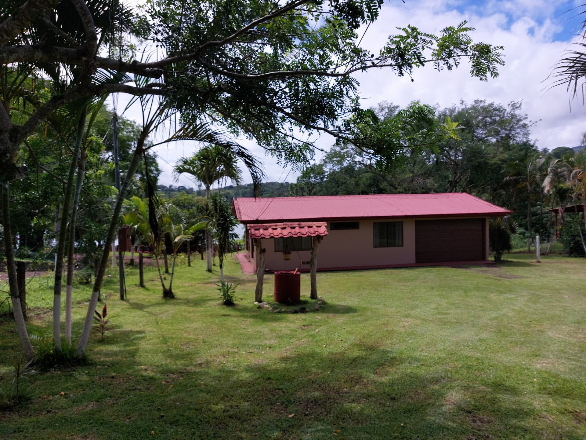 Beautiful 2 BD/2BA Cotagge + office, large enclosed backyard