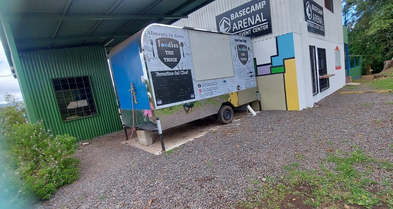 Food Truck y Amplio Espacio Comercial / 2 plantas – San Luis, Tilarán