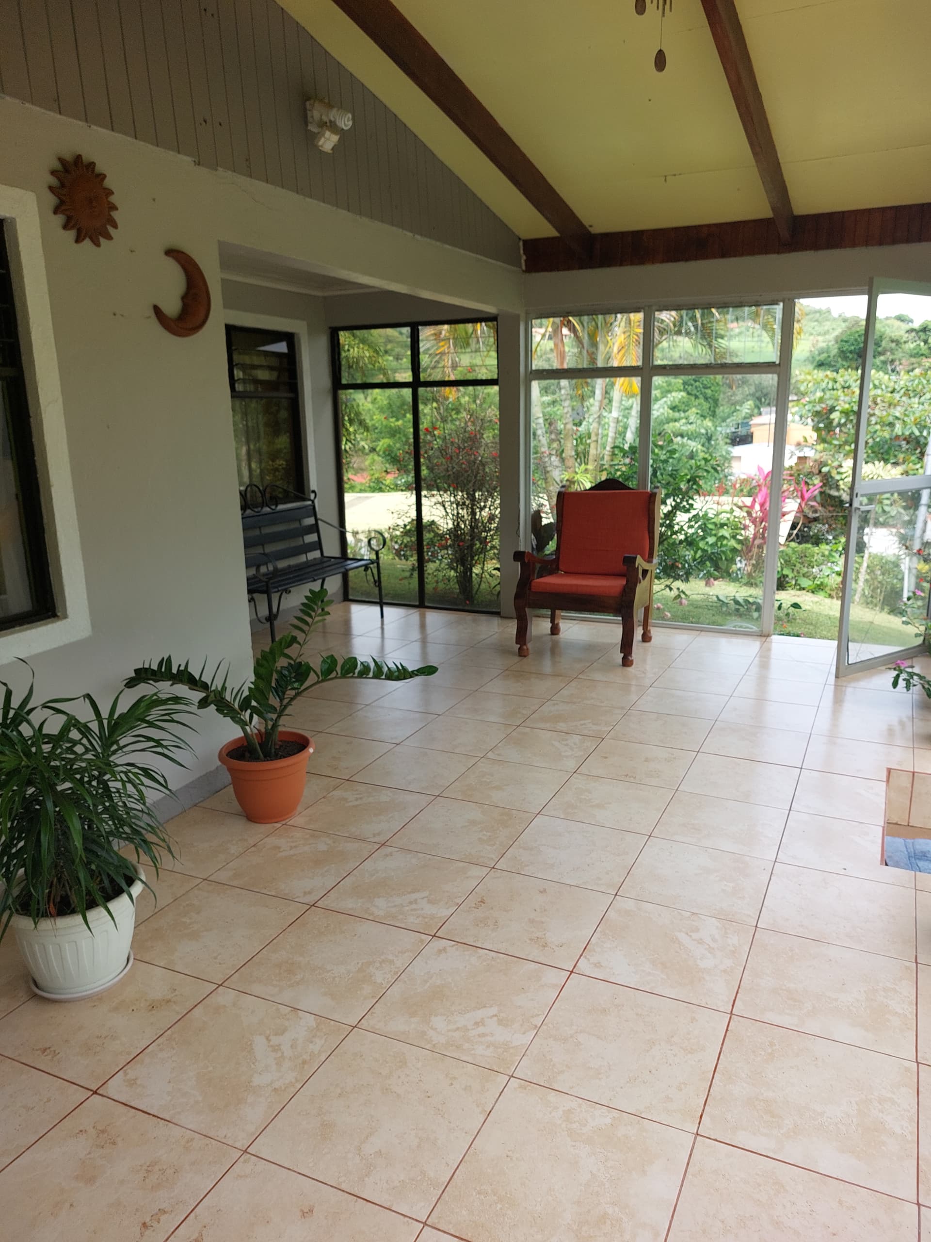 Lovely, Furnished 2BD/1BA Tico Home – Internet included Tronadora