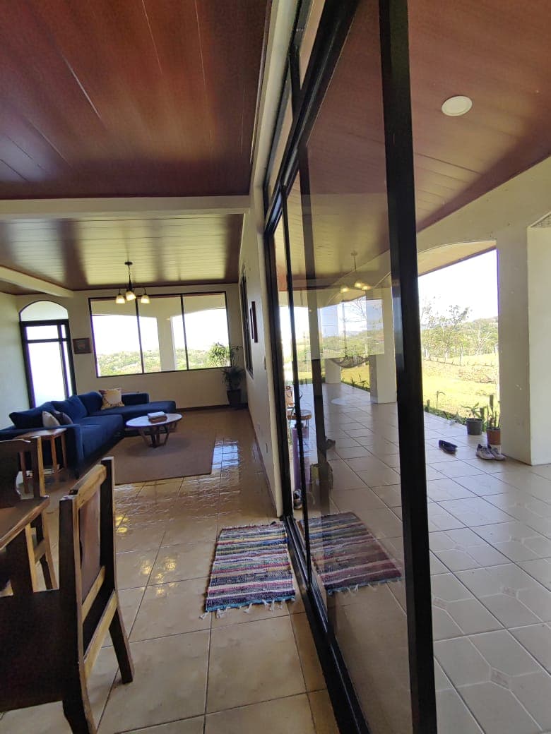 Gorgeous, 2 Story - 3 BD/2.5 BA Lake, Volcano and Mountain View House