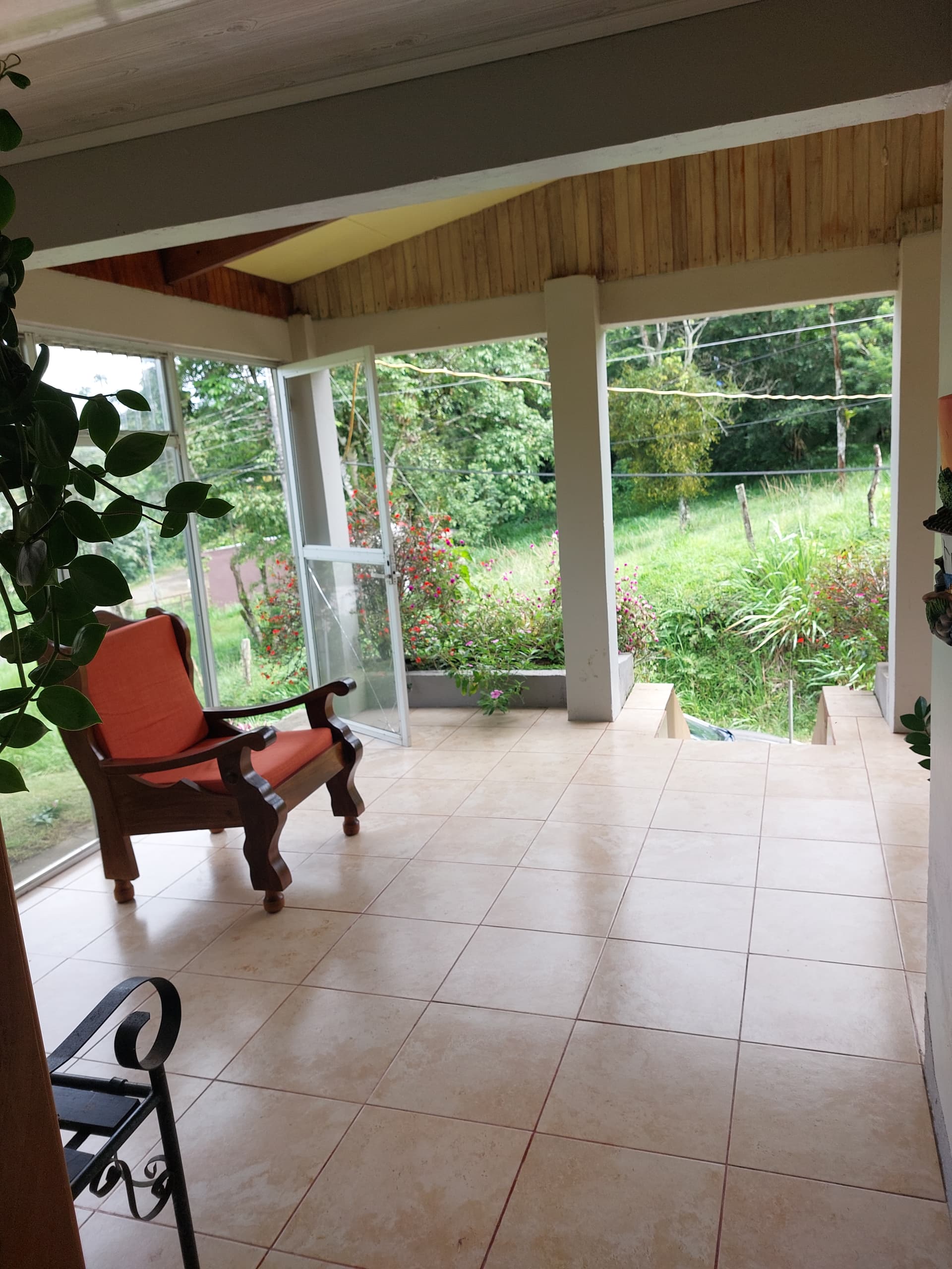 Lovely, Furnished 2BD/1BA Tico Home – Internet included Tronadora